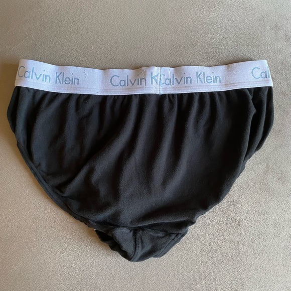 Men’s Calvin Klein Flexfit Briefs - Picture 2 of 5
